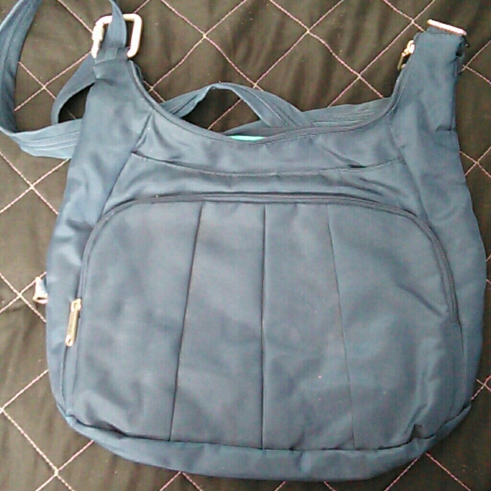 Travelon Navy purse with pockets